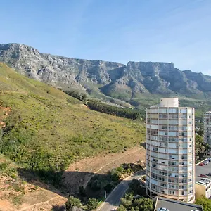iconic-tower-apartment-in-cape-town.hotels-capetown.com/